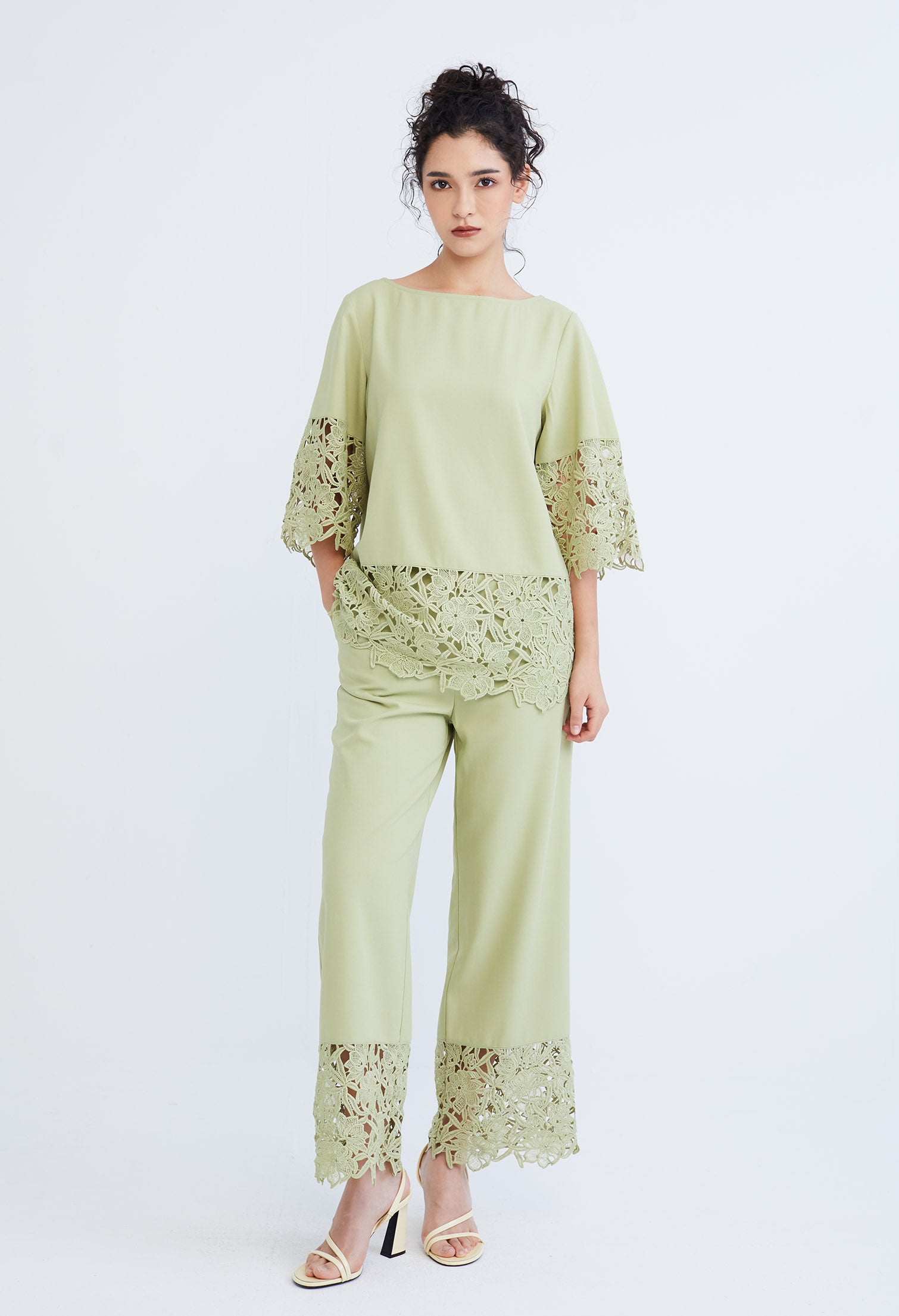 Peekaboo Guipure Lace Hemmed Blouse