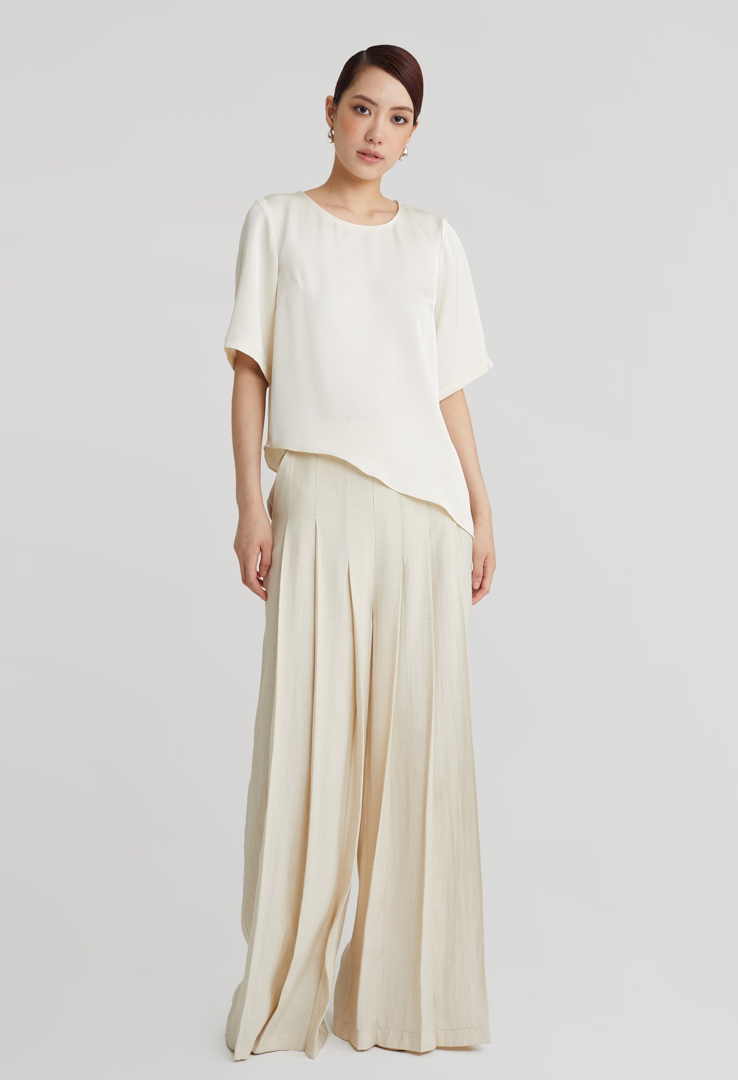 nichii X NURITA HARITH Minimalist Asymmetrical Hem Top