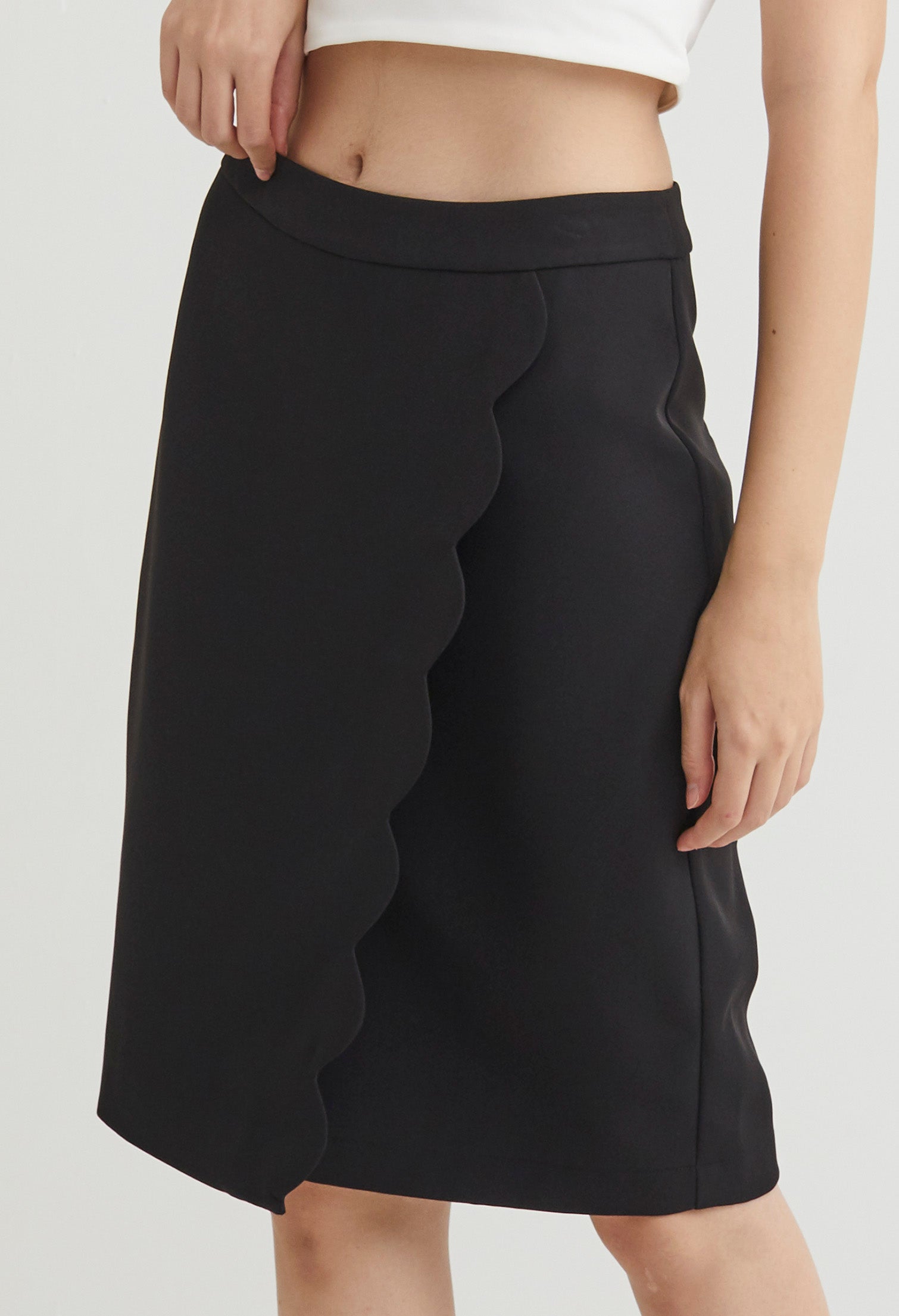 Scallop Hemmed Pencil Skirt