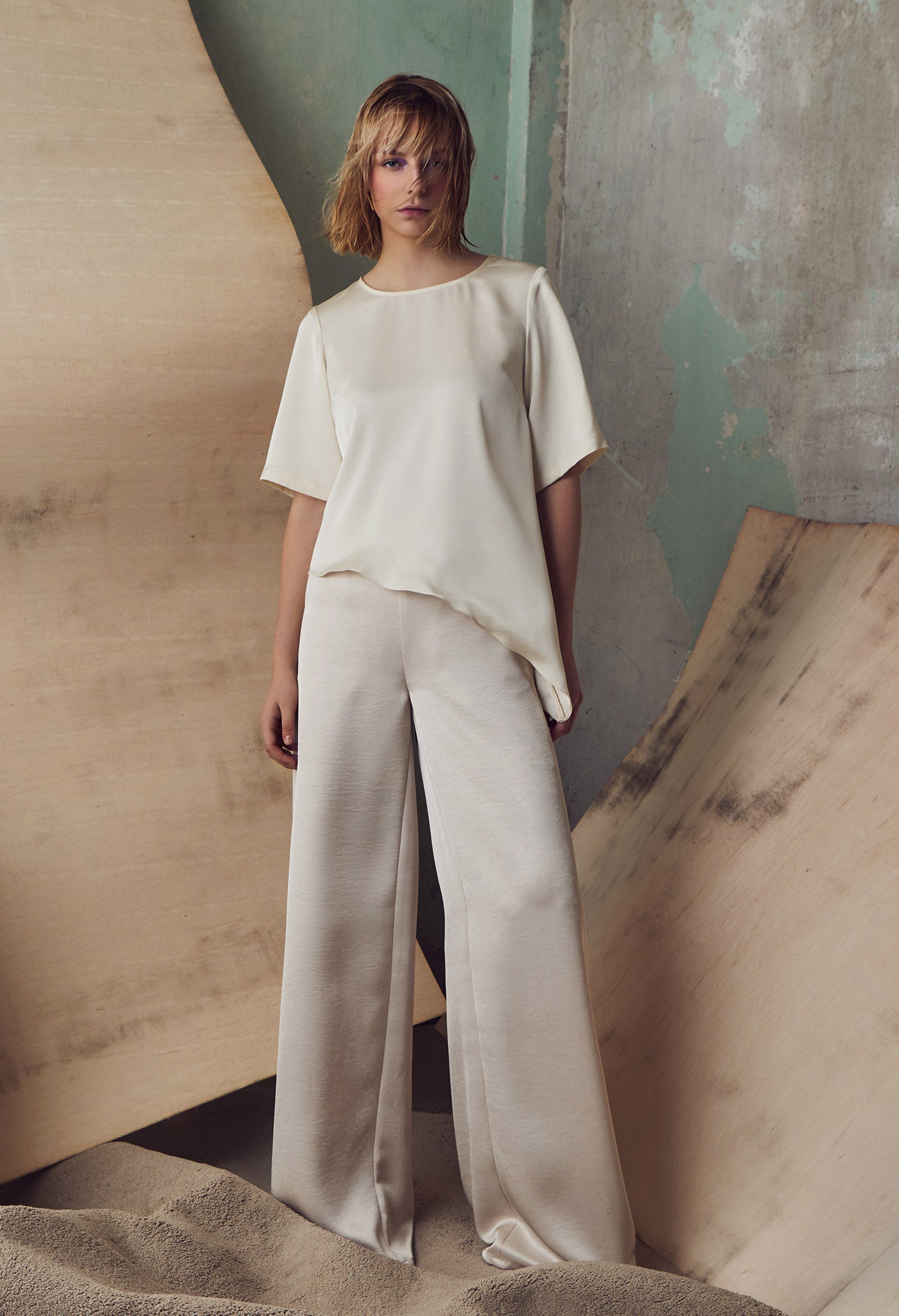 nichii X NURITA HARITH Minimalist Asymmetrical Hem Top