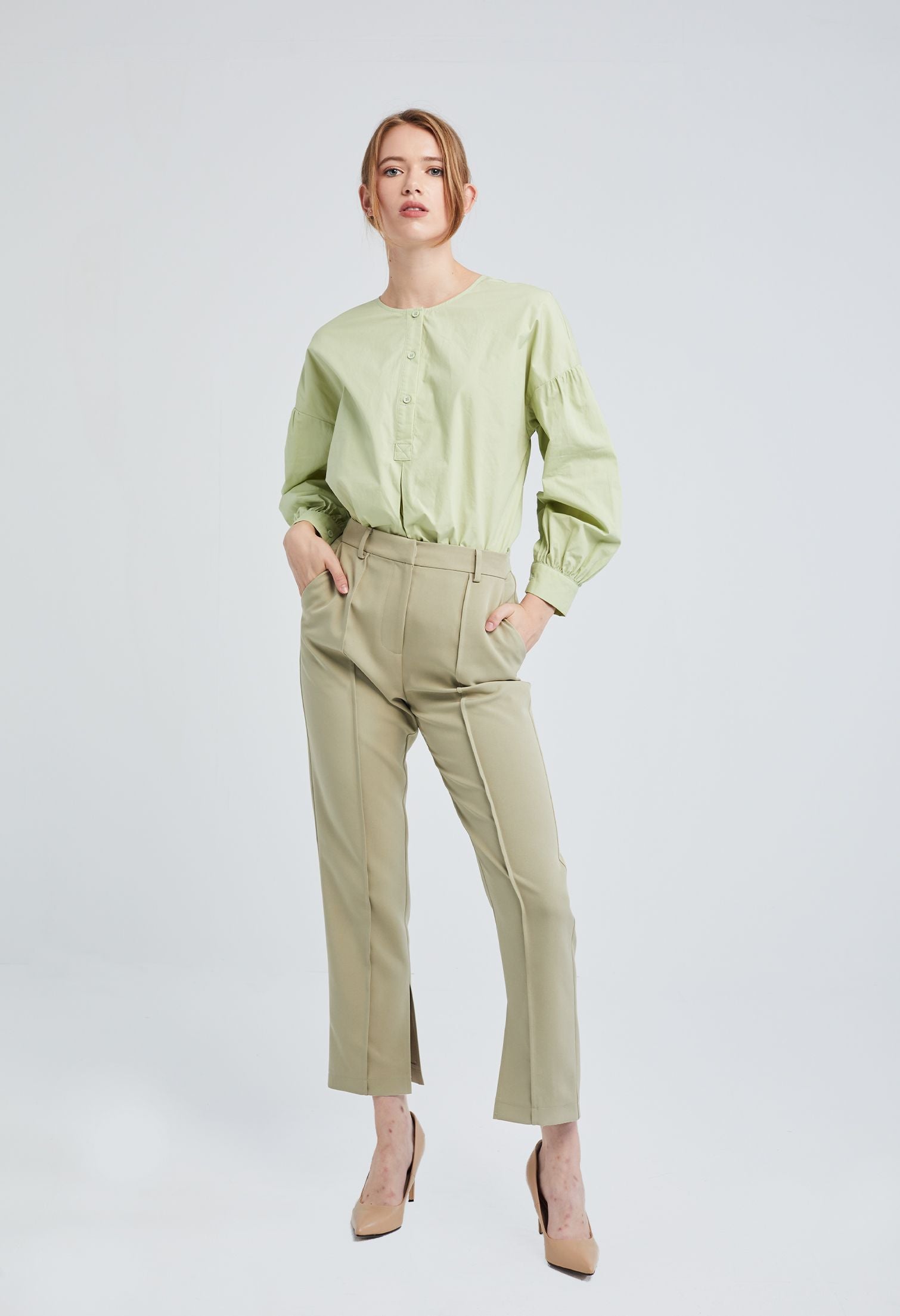 Minimal Side Tuck Pleats Capri Pants